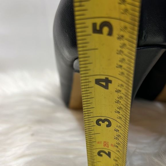 Victoria Secret Rounded Toe  Leather Stilettos Size 11 Medium - Picture 4 of 6